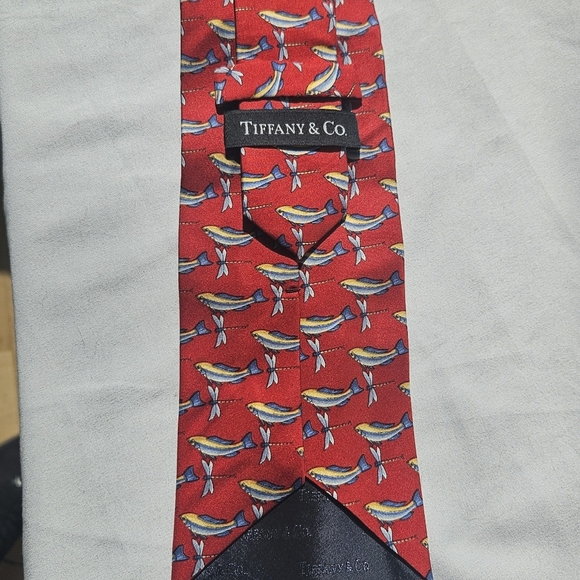 Tiffany & Co 100% Silk Tie Red Fish & Dragon Fly Neck Tie - Picture 2 of 4